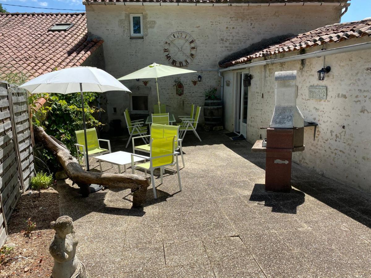 Le Gite Au Coin Des Abeilles La Caillère Exterior foto