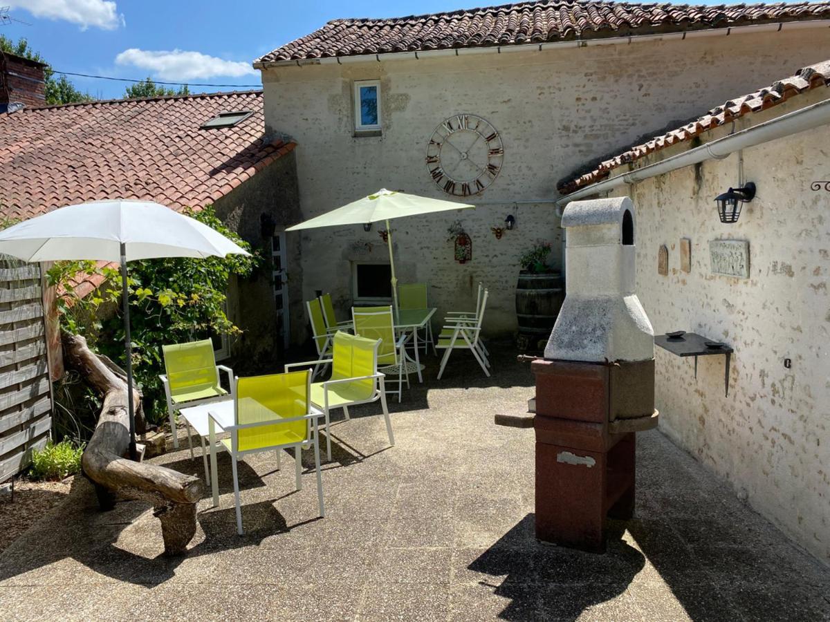 Le Gite Au Coin Des Abeilles La Caillère Exterior foto